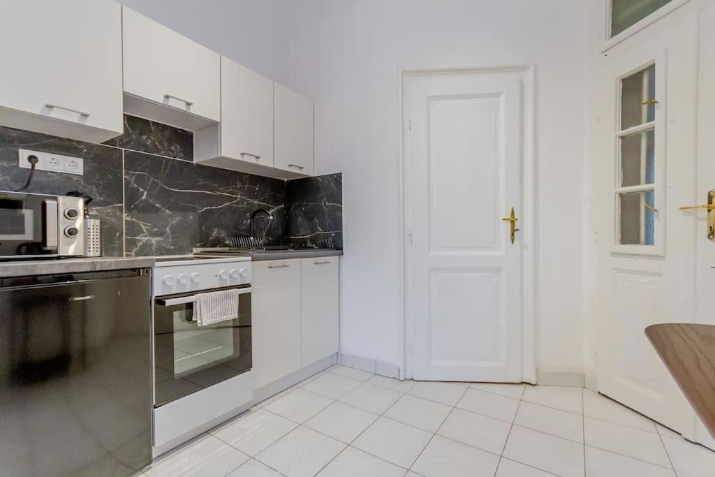 Bright-nest Downtown Terrace Nw Apartment